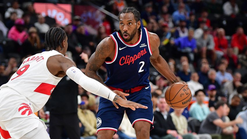 Kawhi Leonard guarded by RJ Barrett