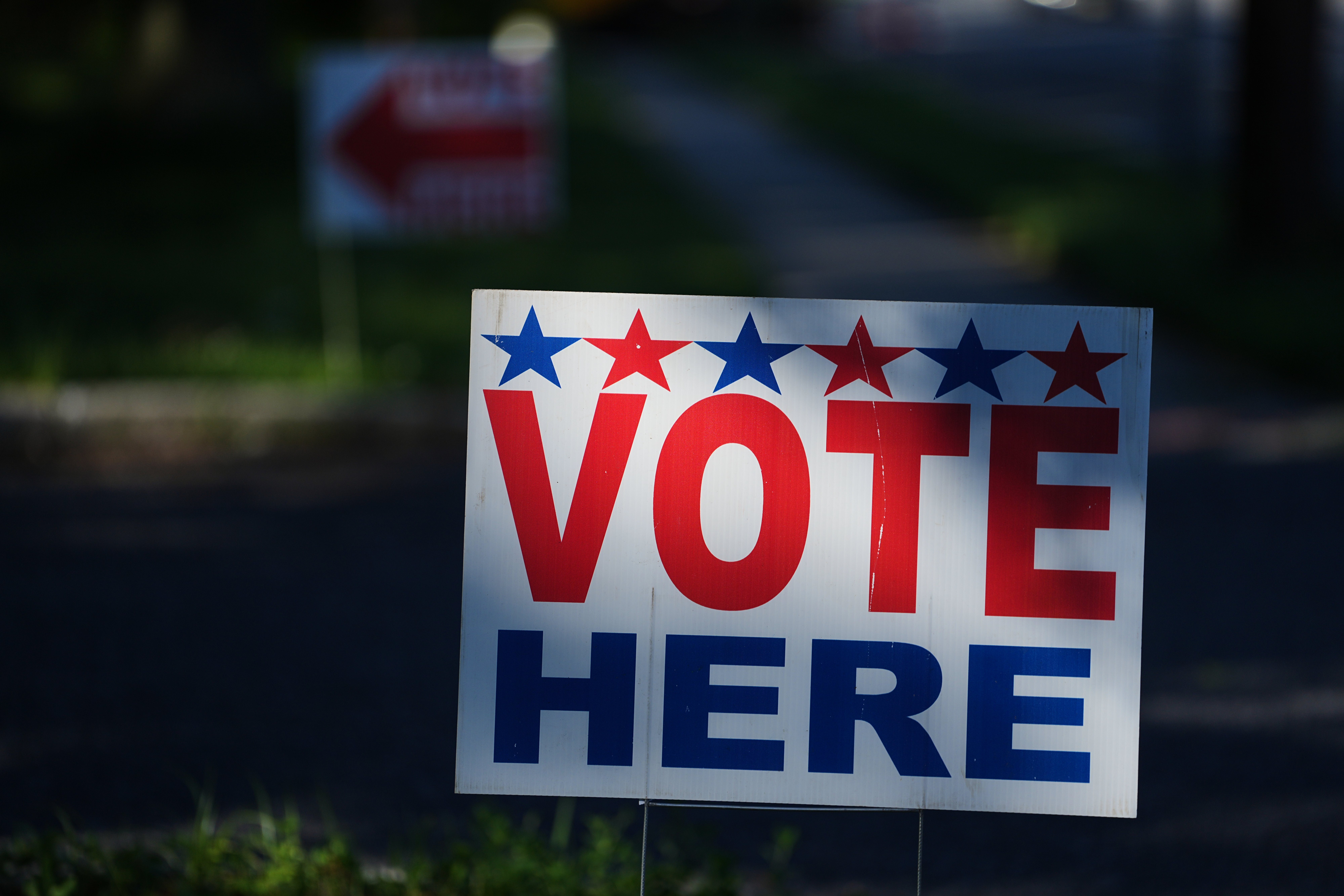 A sign directs voters to a polling place for the New Jersey primary election in Cherry Hill township, N.J., Tuesday, June 2, 2026. (AP Photo/Matt Rourke)