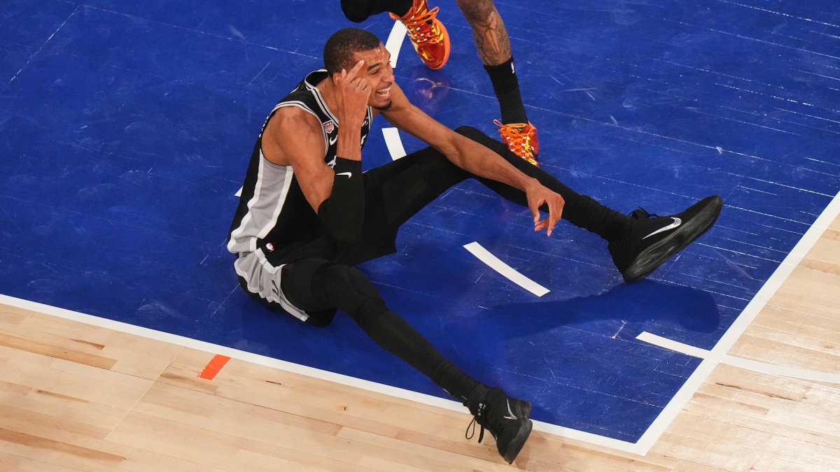 Vídeo mostra fãs dos Knicks jogando ovos em Victor Wembanyama após derrota – NBC New York