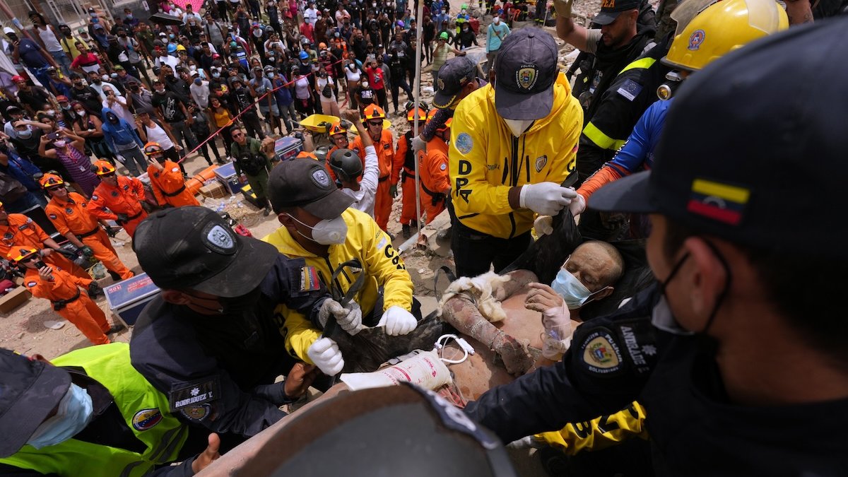Número de mortos no terremoto na Venezuela sobe para 1.450 – NBC New York
