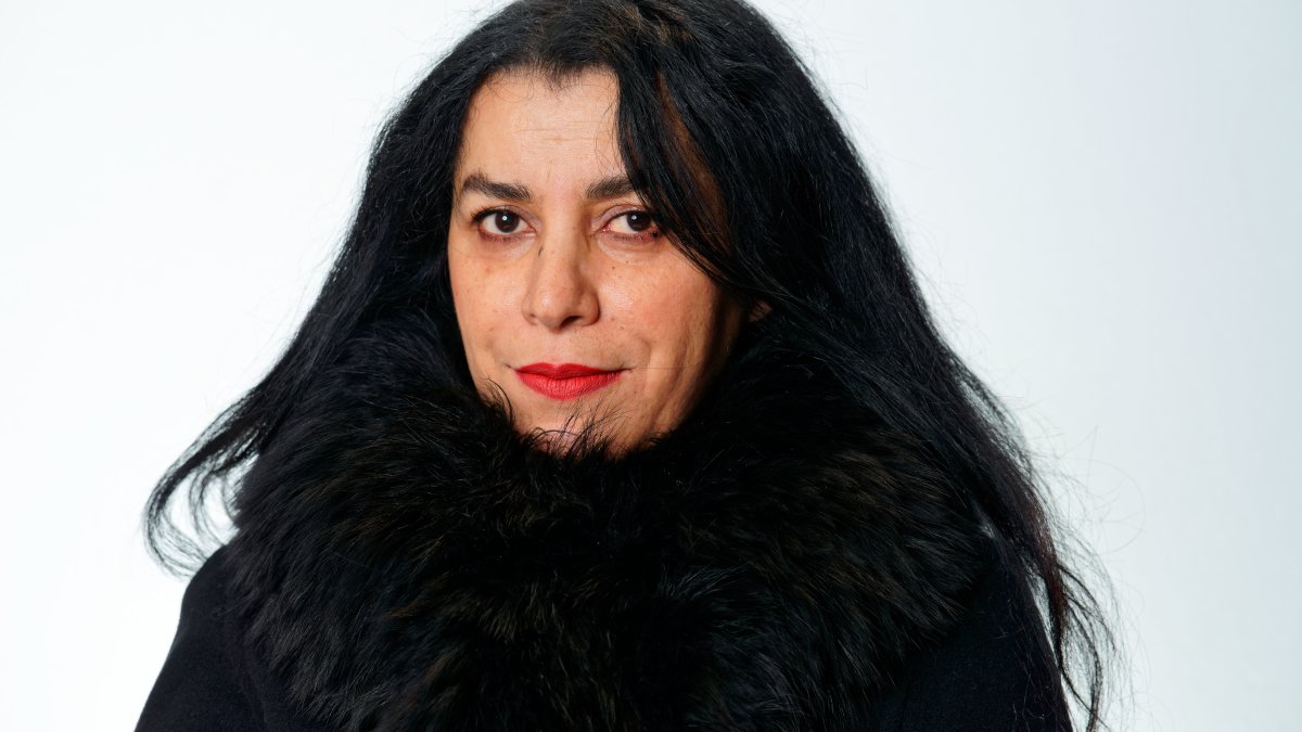 Marjane Satrapi, autora franco-iraniana de ‘Persépolis’, morre aos 56 anos – NBC New York