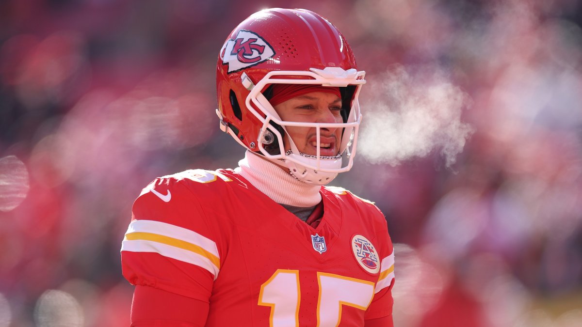 Chiefs ink Patrick Mahomes through 2033 with $504.75M reworked deal, AP source says