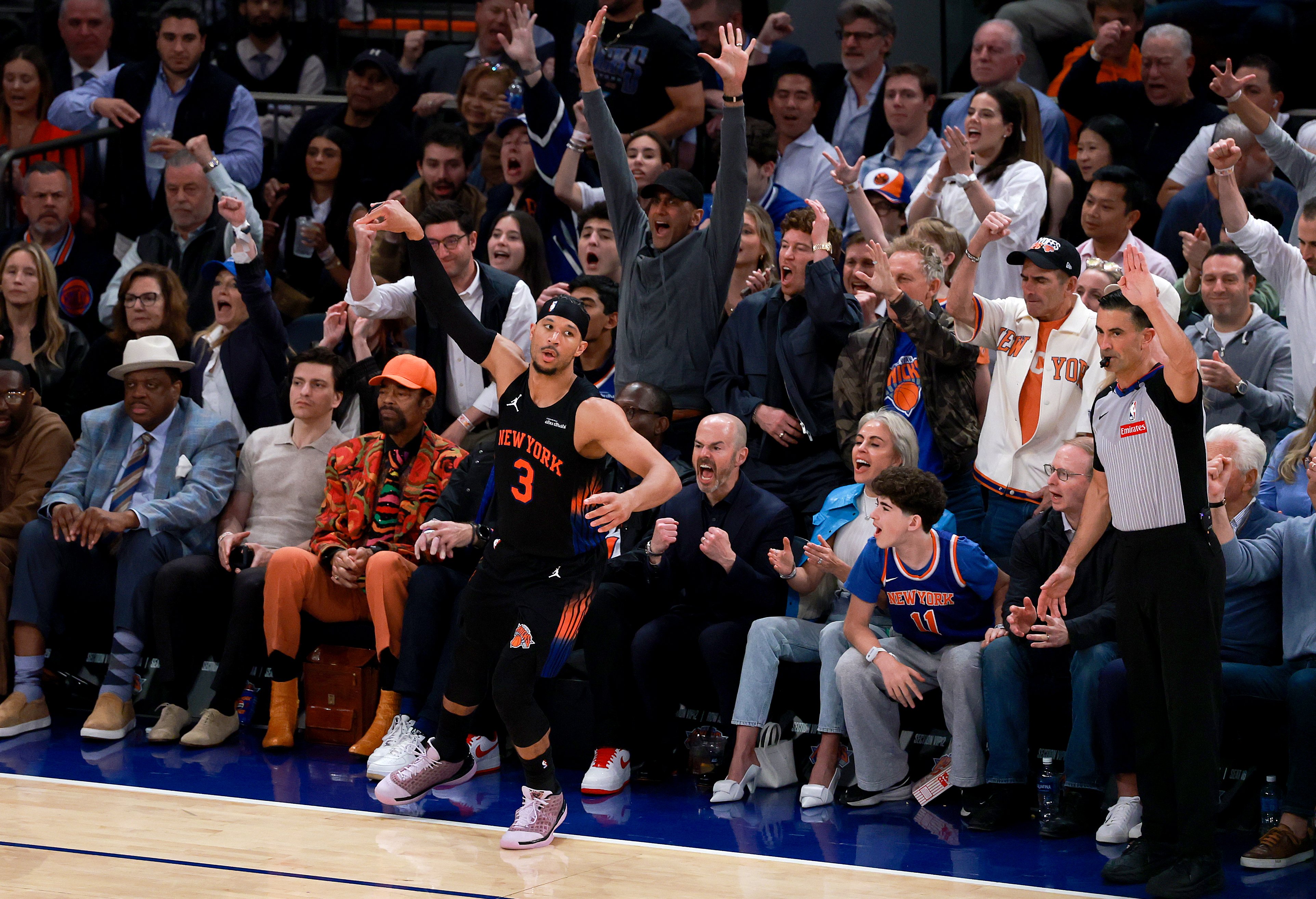 2 courtside Knicks tickets for Game 3 of the NBA Finals sell for $1 million at auction
