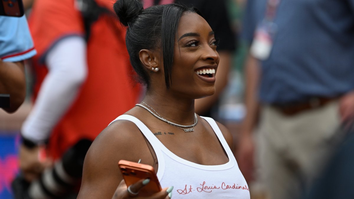 Simone Biles revela susto com a saúde e descreve ‘quase morrendo’ – NBC New York