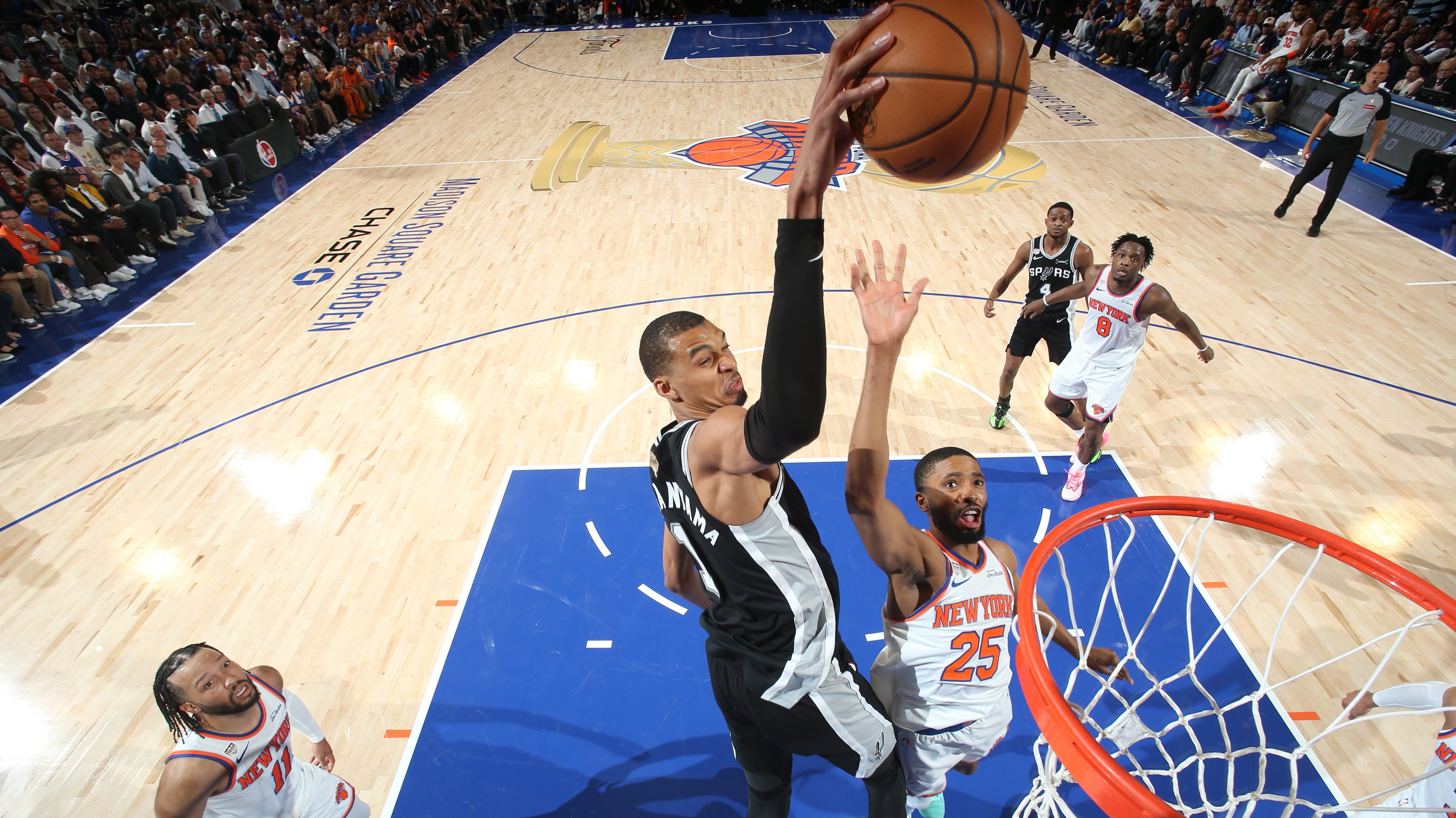 Spurs outlast Knicks 115-111 in tight NBA Finals Game 3 to prevent sweep