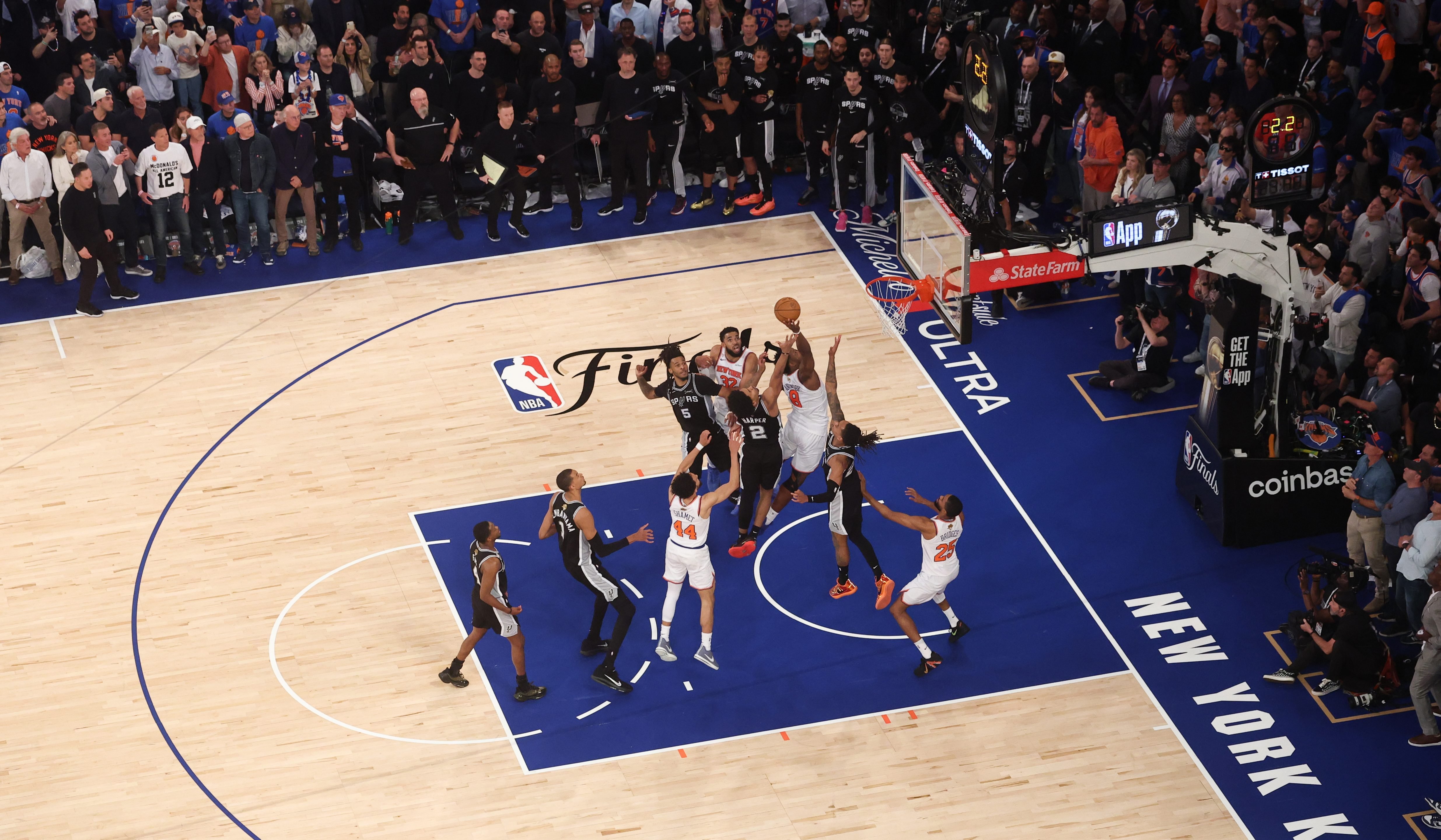 Knicks rally from 29 to stun Spurs 107-106 in historic NBA Finals Game 4