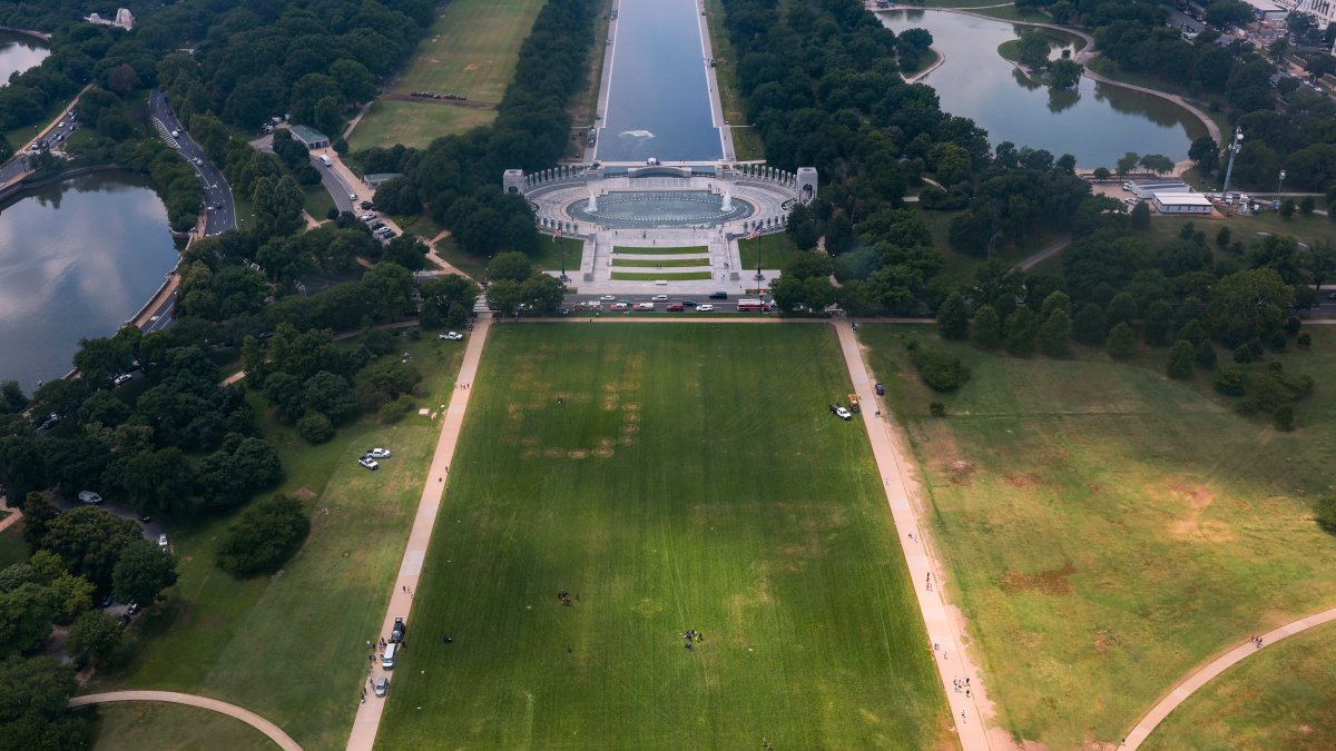 O número gigante ‘8647’ aparece no gramado do National Mall – NBC New York