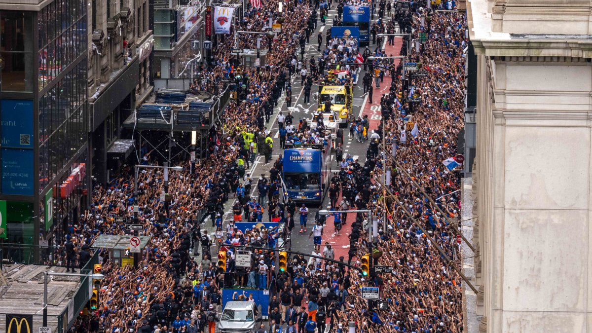 Desfile da vitória dos Knicks abala Nova York enquanto fãs inundam as ruas – NBC New York