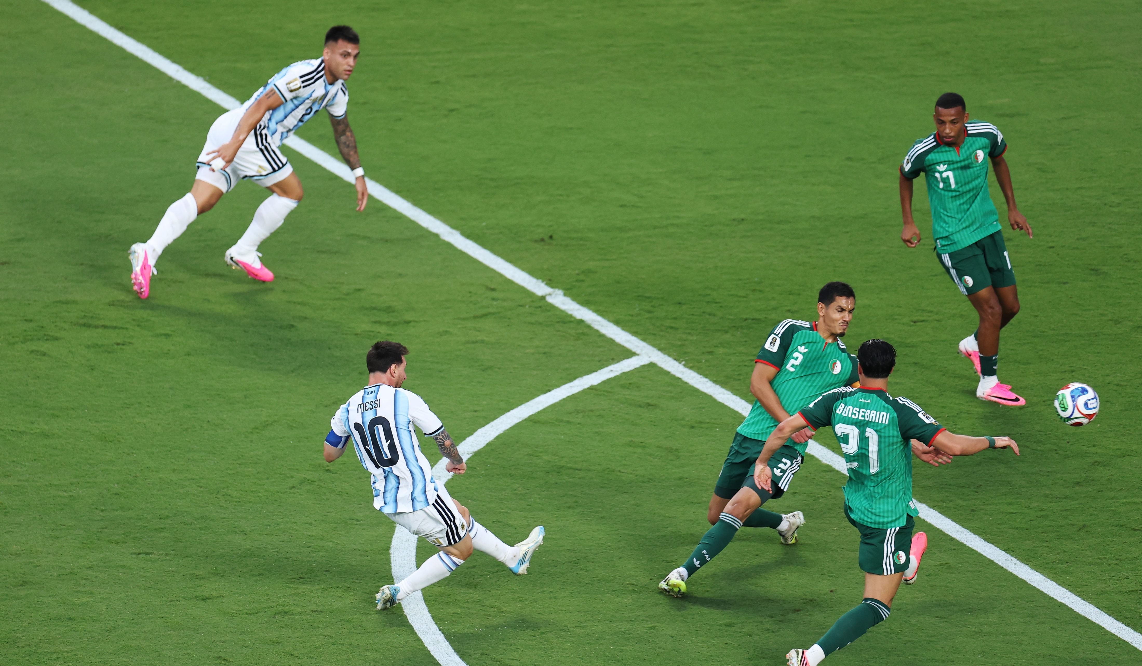 Lionel Messi scores first World Cup hat-trick vs. Algeria, ties goal record
