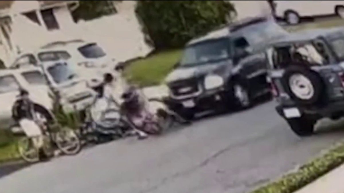 Motorista bate em grupo de crianças andando de bicicleta em West Islip – NBC New York
