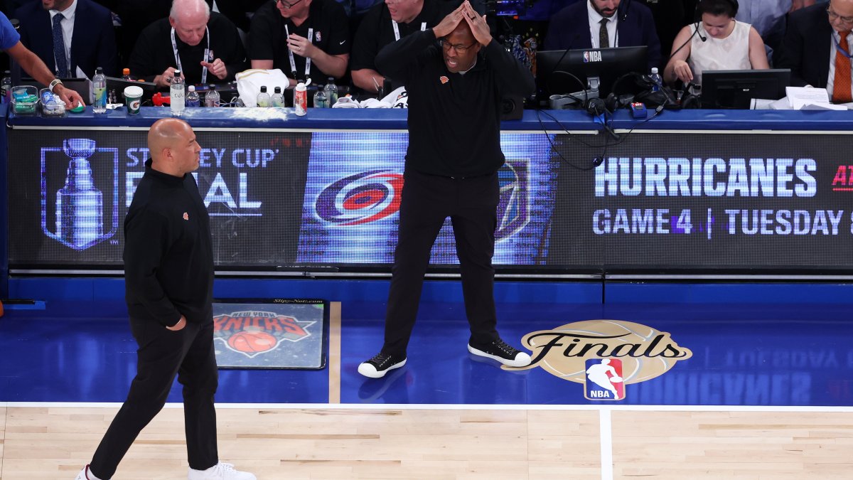O técnico do Knicks, Mike Brown, comenta sobre a disparidade de lances livres no jogo 3 – NBC New York O técnico do Knicks, Mike Brown, comenta sobre a disparidade de lances livres no jogo 3 – NBC New York