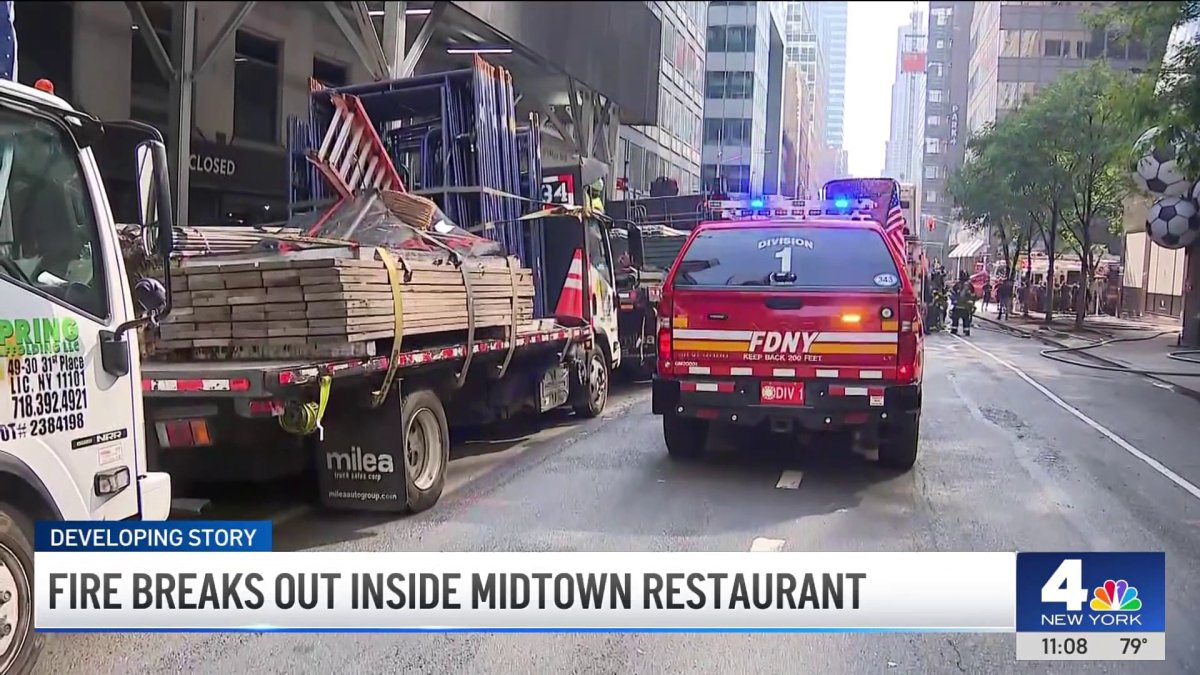 Fire breaks out in Midtown restaurant, spreads to skyscraper