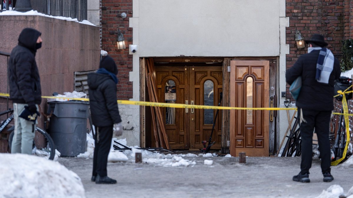Homem condenado por bater carro na sede de grupo judaico – NBC Nova York