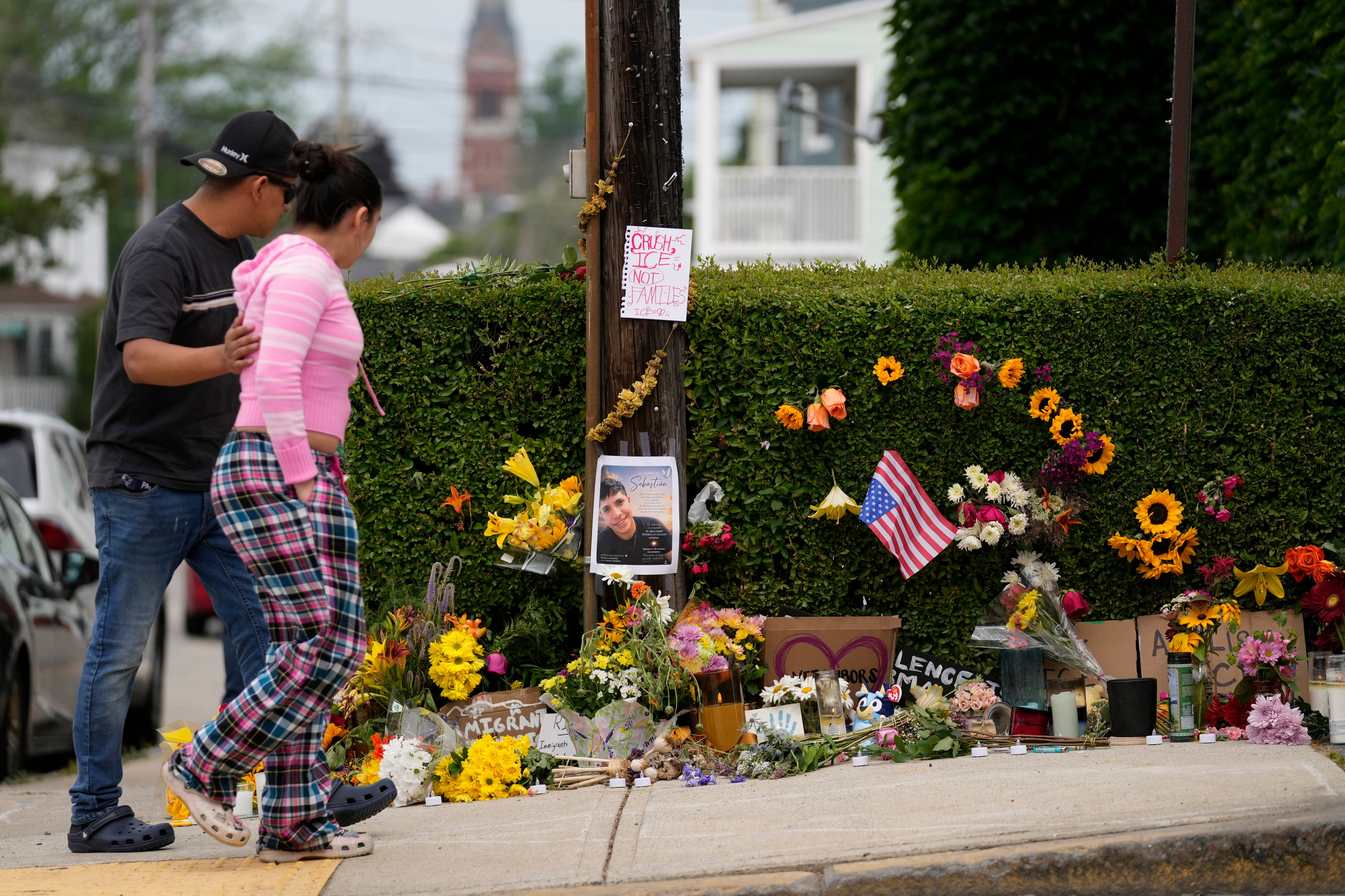 Trump administration orders ICE to suspend most vehicle stops after deadly shootings