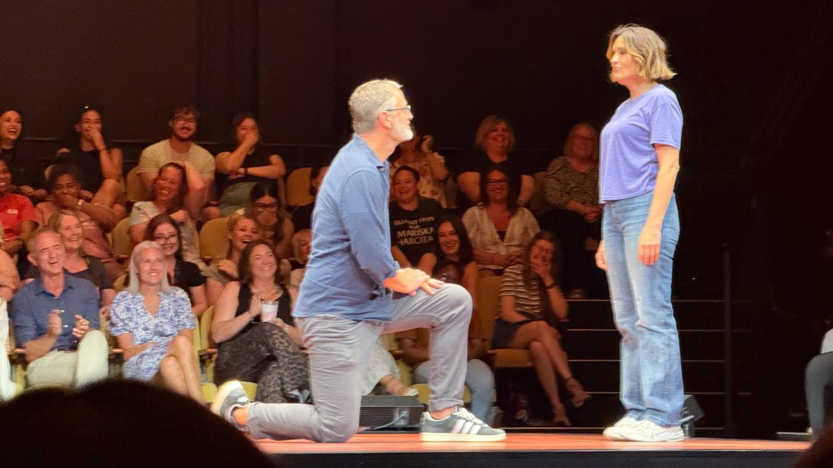 O marido de Mariska Hargitay pediu em casamento durante seu show na Broadway – NBC New York