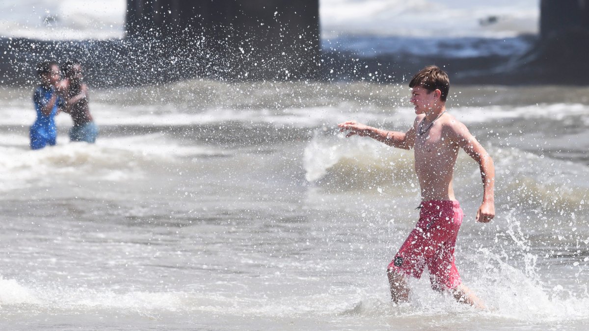 What beaches in NYC, Long Island, New Jersey and Westchester are closed today?