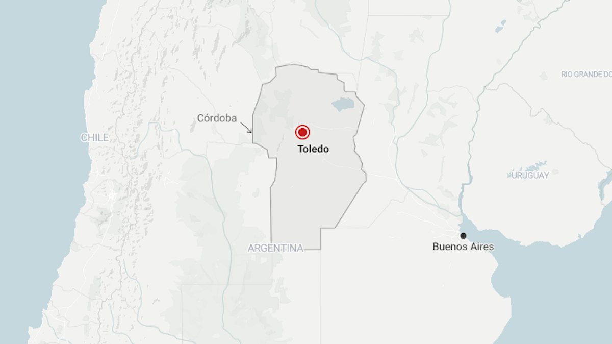 Argentinian flight instructor jumped midair to his death, left student to land the plane