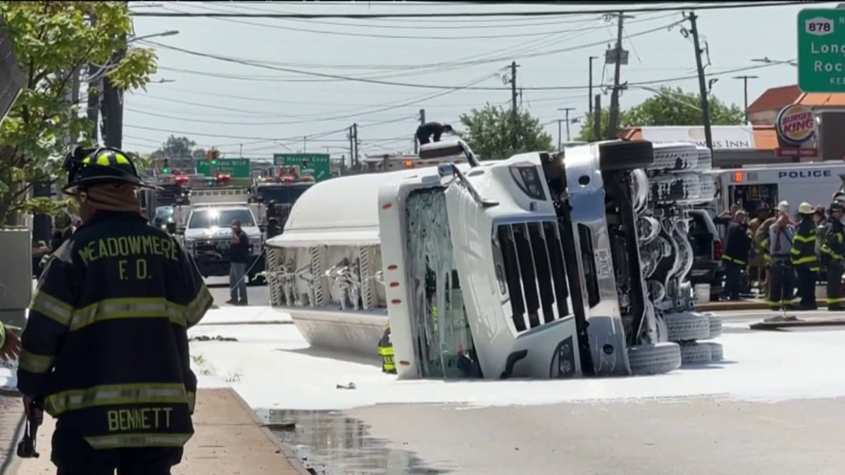 Fuel tanker spill causes traffic mess in Queens