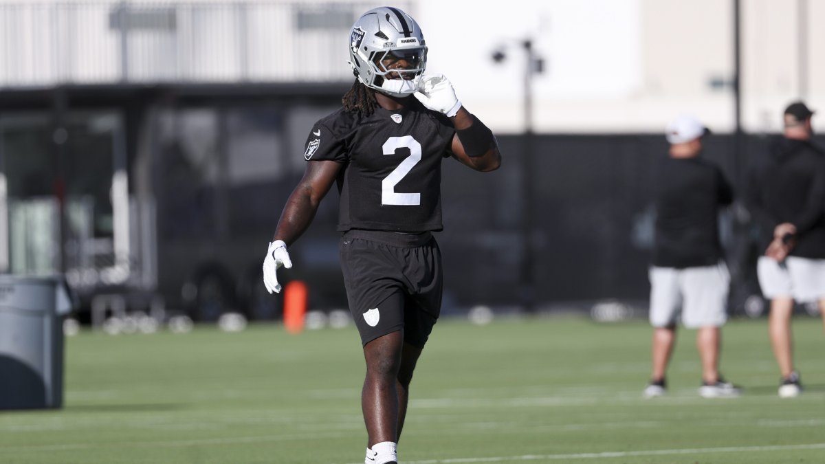 Raiders' Ashton Jeanty suffers apparent injury during practice