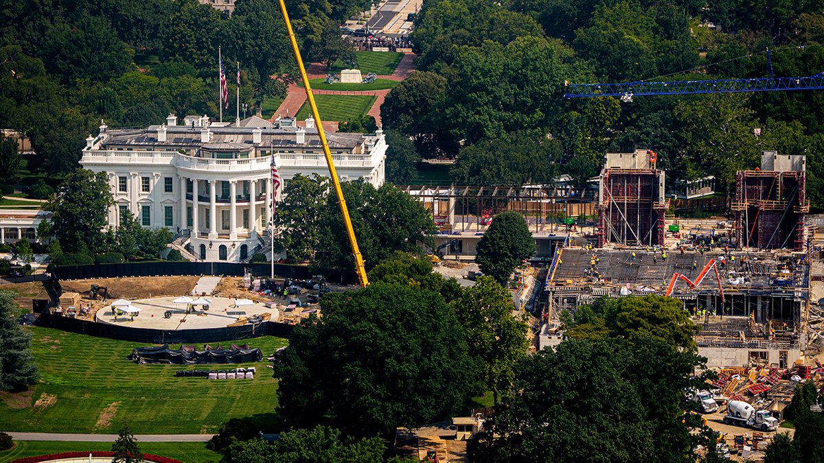 Supreme Court's chief justice allows work on Trump's $400M White House ballroom to continue for now
