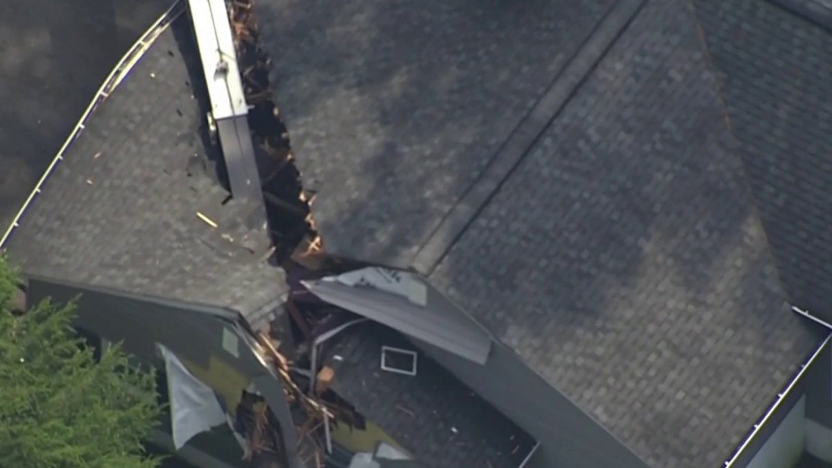 Crane crash damages two homes in River Vale, NJ