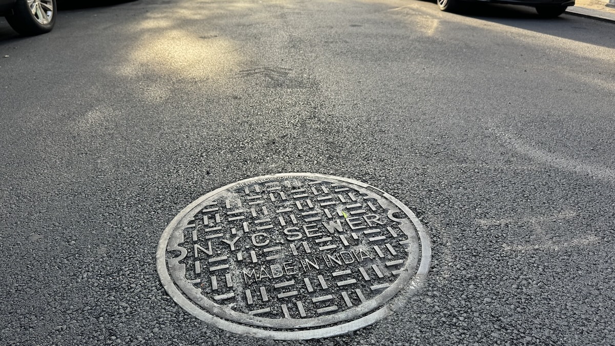 Mystery men emerge from New York City sewers near Netanyahu's