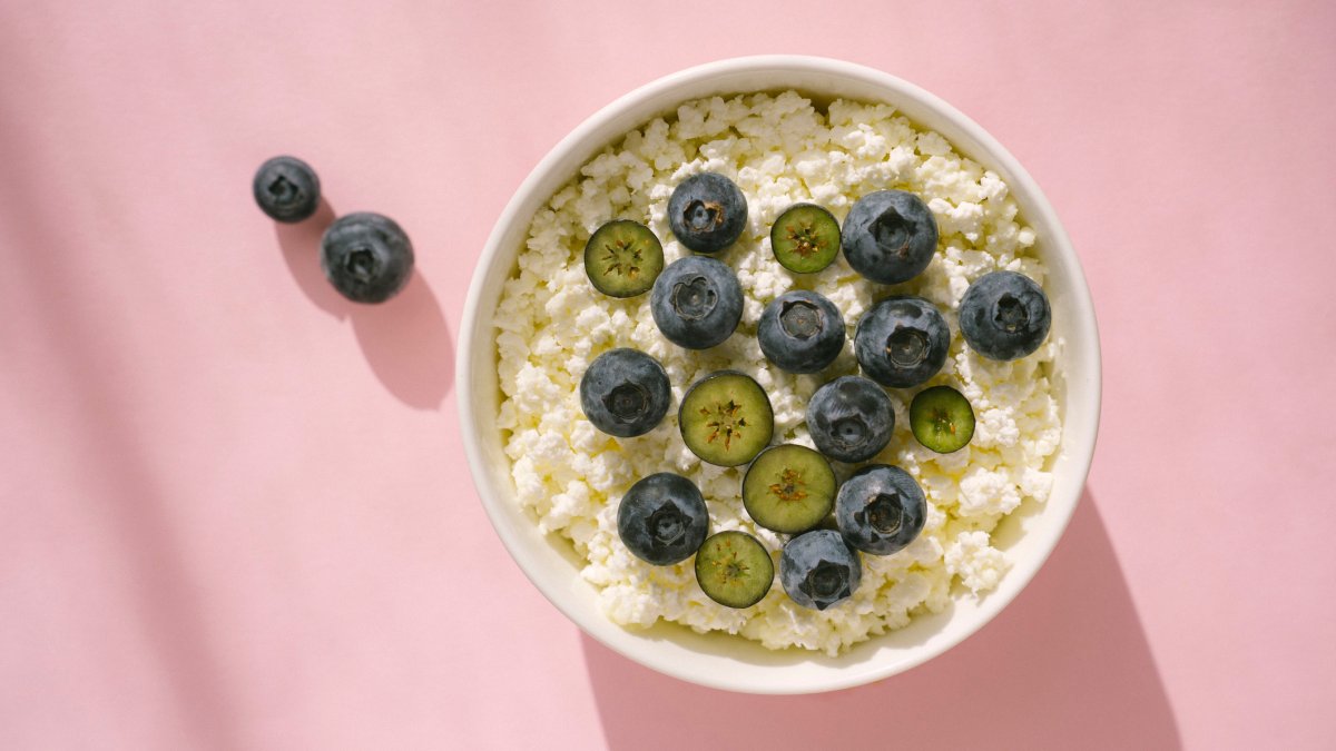7 satisfying, high-protein breakfast ideas for people who don't like eggs, recommended by dietitians