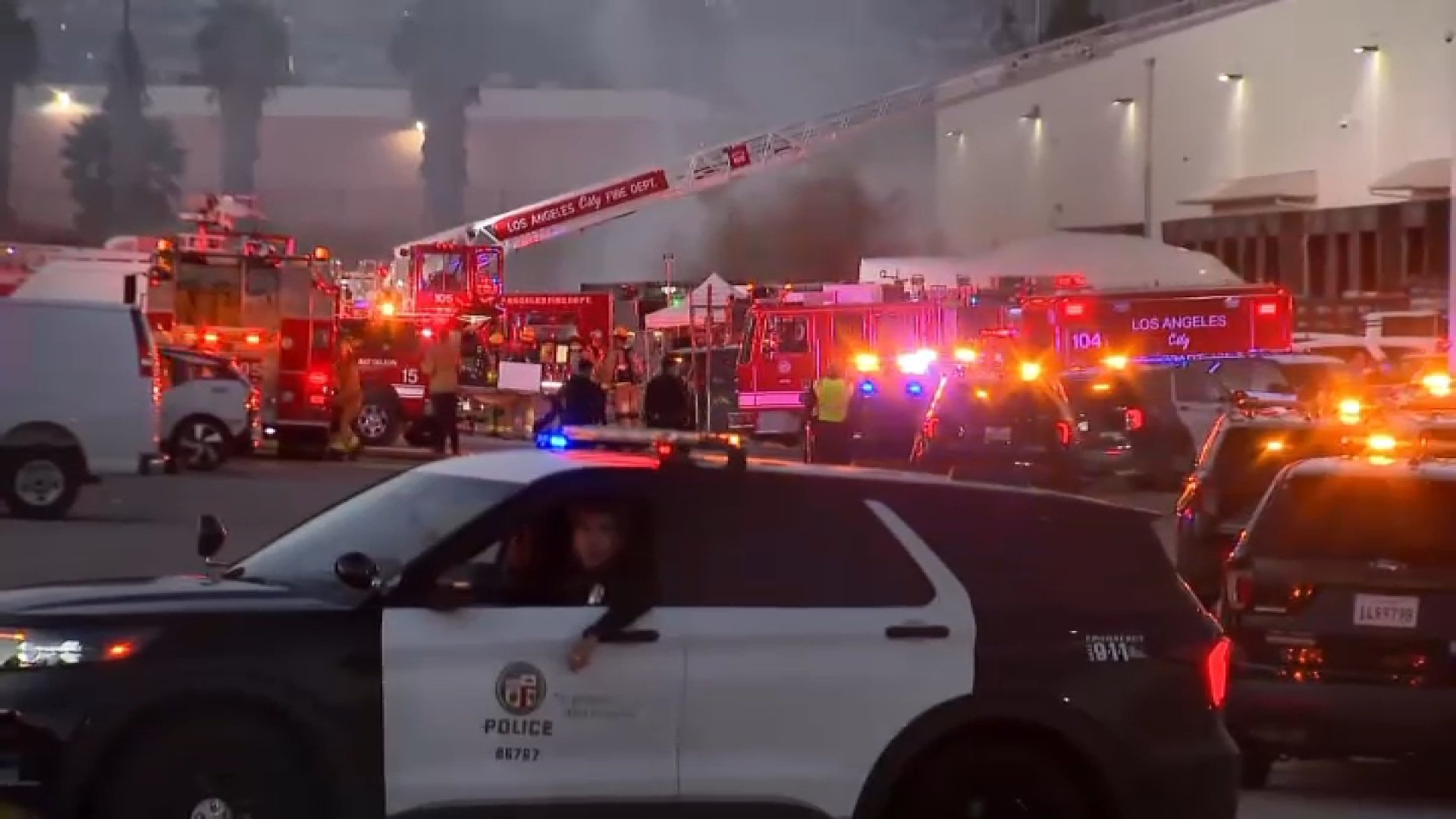 News helicopter crashes in Los Angeles