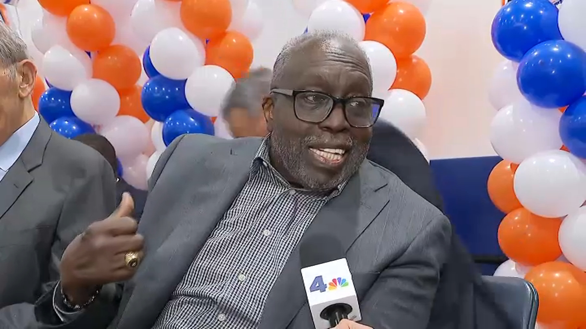 nbcnewyork.com - Brian Mahoney | The Associated Press - Earl Monroe, former Knicks celebrate basketball high school built for careers beyond the court