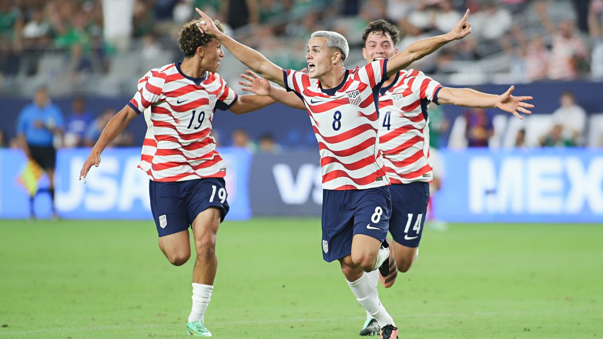 Cavan Sullivan becomes youngest USMNT player to score in 3-0 win vs. Mexico