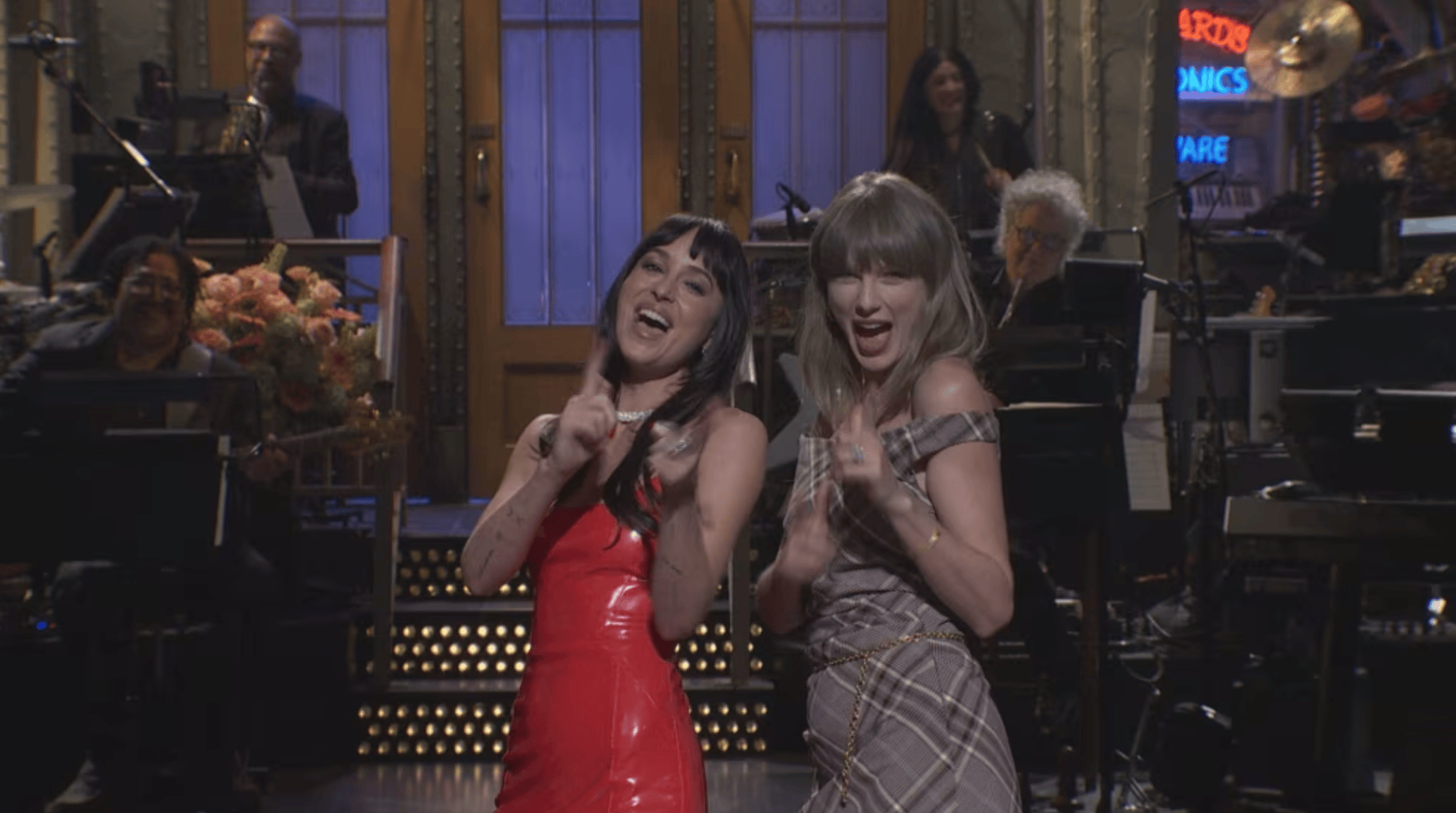 Taylor Swift pops into ‘SNL' to joke around with host Dakota Johnson