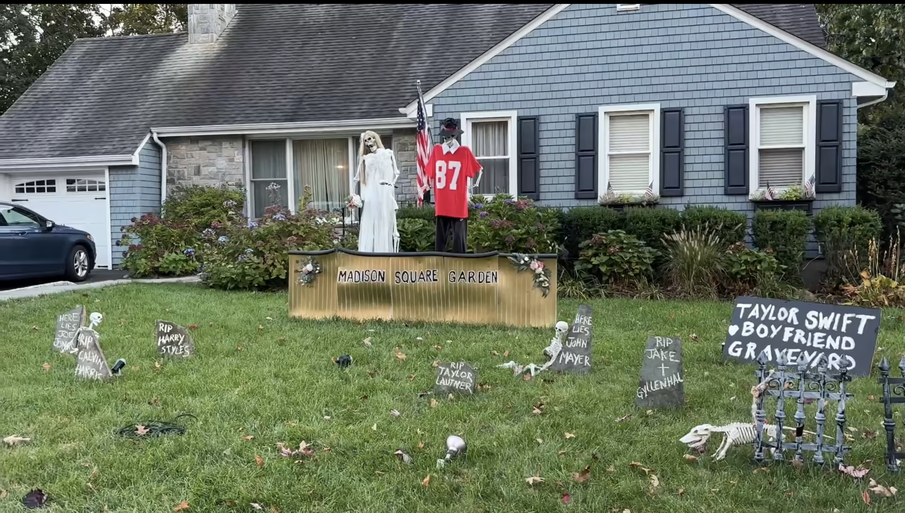 Taylor Swift's ex-boyfriends get buried in iconic Sleepy Hollow Halloween display