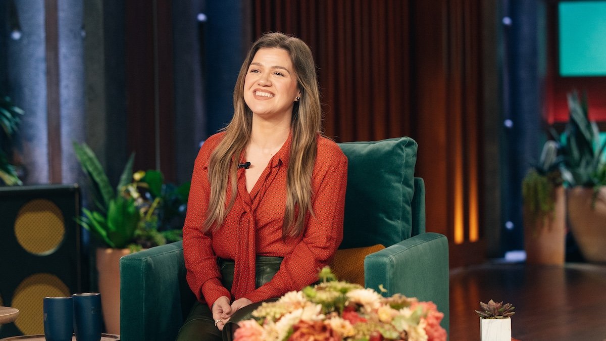 Kelly Clarkson says a Brooklyn store snubbed her. The shop says the item she wanted wasn't for sale.