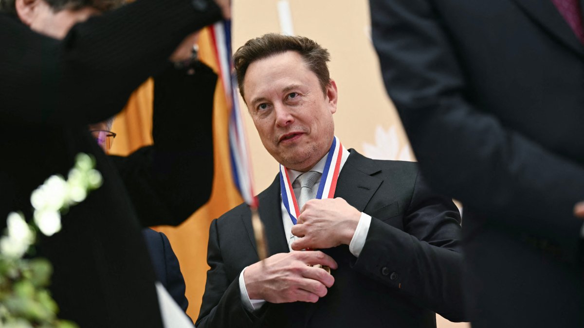Elon Musk pledges to give a SpaceX share to ‘every kid in America'