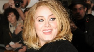 Adele's 'Hello' Is 1st Song to Sell 1 Million in a Week