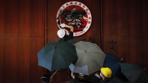 [NATL] Anti-China Protestors Take Over Hong Kong's Parliament