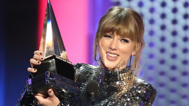 [NATL] 'Get Out and Vote': Taylor Swift Gets Political at the 2018 AMAs