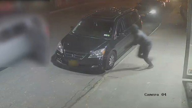 [NY] Suspect Sought in Shooting Death on Queens Street