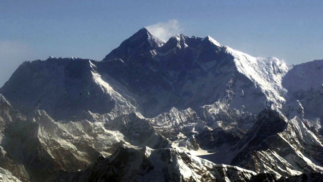 13 Dead After Avalanche Sweeps Mount Everest