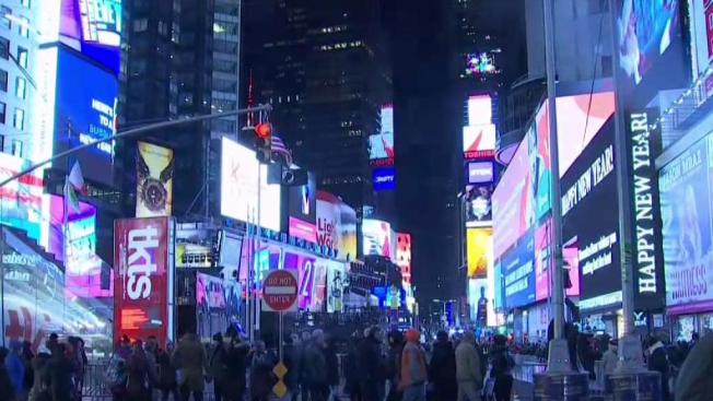 NYPD officer injured when driver flees scene in Midtown NYPD officer injured when driver flees scene in Midtown