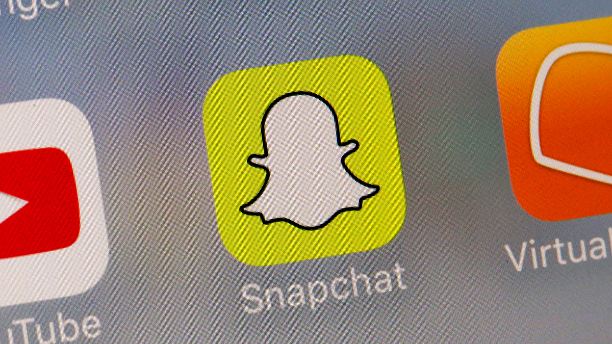 Snapchat User Seeking Nude Photos Threatens HS Girls: Police