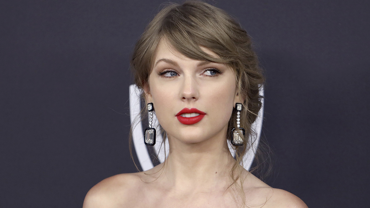 Notorious Menace to Taylor Swift's NYC Home Strikes Again