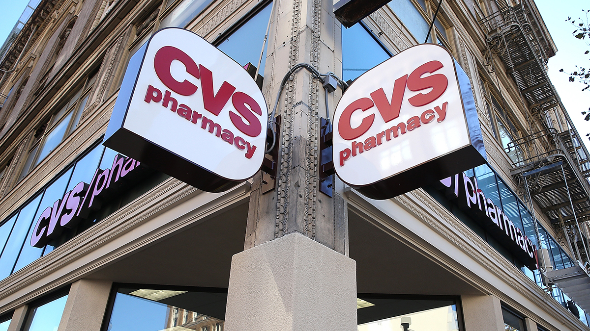 nyc cvs worker stabs alleged robber during scuffle police new
