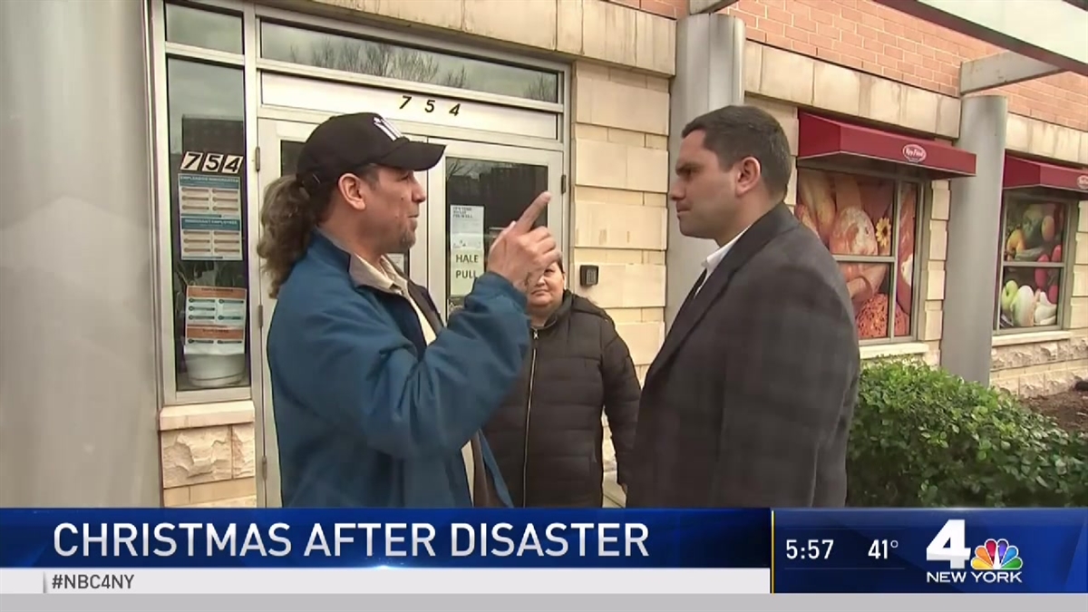 Hurricane Maria Refugees Help Others on Christmas