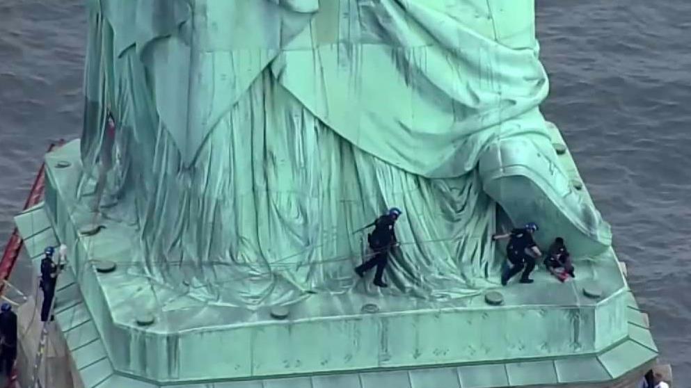 Judge in Case of Lady Liberty Climber Wants to Climb It Too