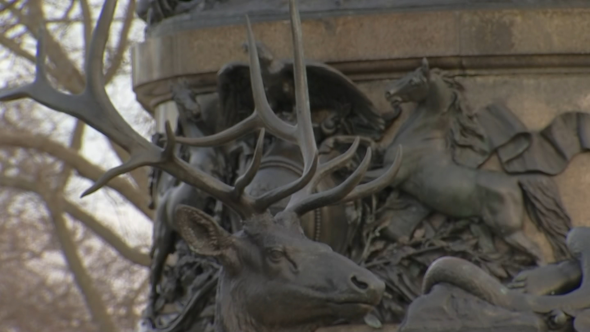 Man Impaled by Antlers of Deer Statue on Philadelphia Monument