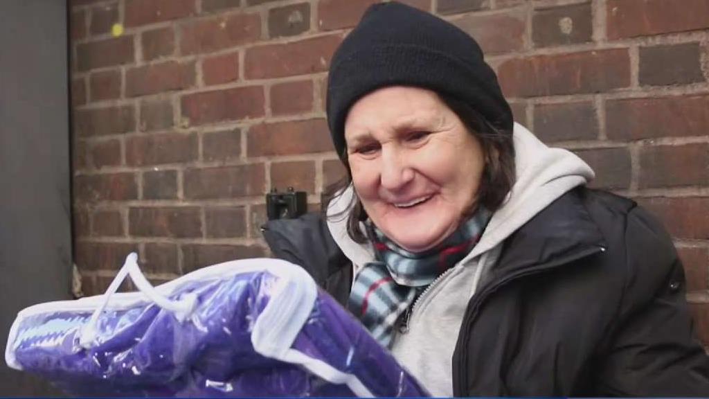NYC Brothers Quit Jobs to Give Out Blankets to Homeless