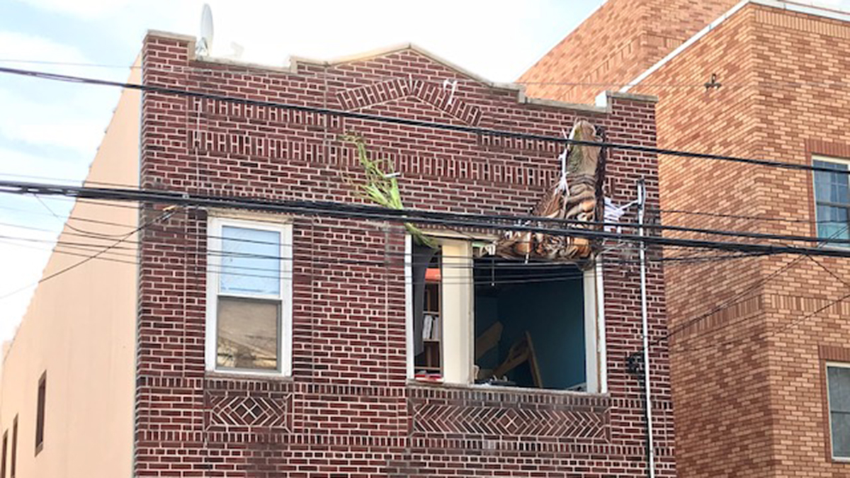 Explosion in Brooklyn Apartment Injures 4: FDNY