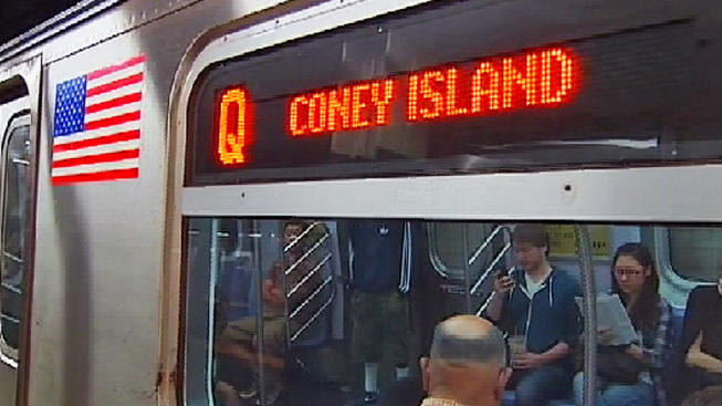 Fare-Beating Goose Gets on Tracks, Snarls Brooklyn Subway